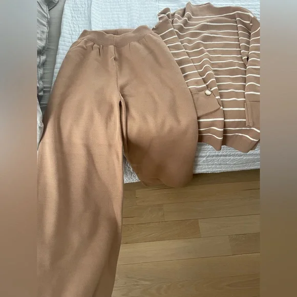 🆕 Two Piece Set - Picture 3 of 3